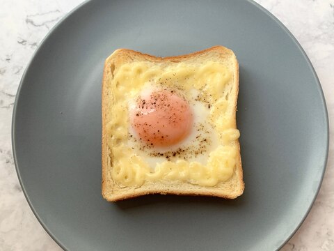 一枚で大満足♡トロットロの卵マヨチーズトースト